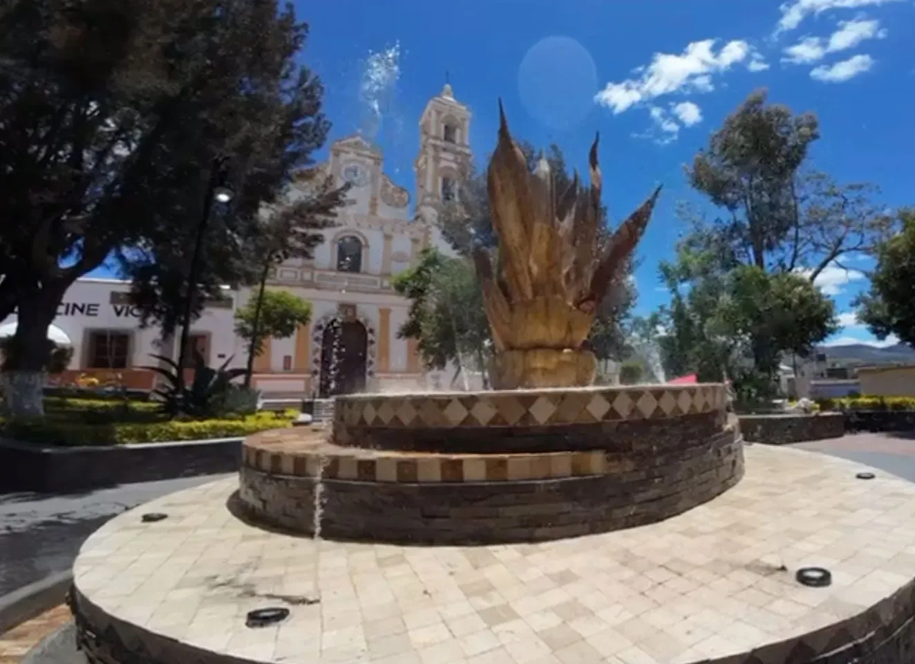 Fuente con escultura tradicional en plaza de Huamantla